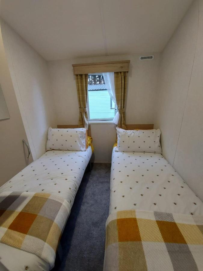 Woofles Luxury Caravan At Knaresborough Lido Dış mekan fotoğraf