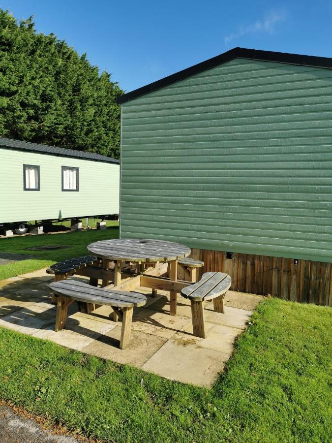 Woofles Luxury Caravan At Knaresborough Lido Dış mekan fotoğraf