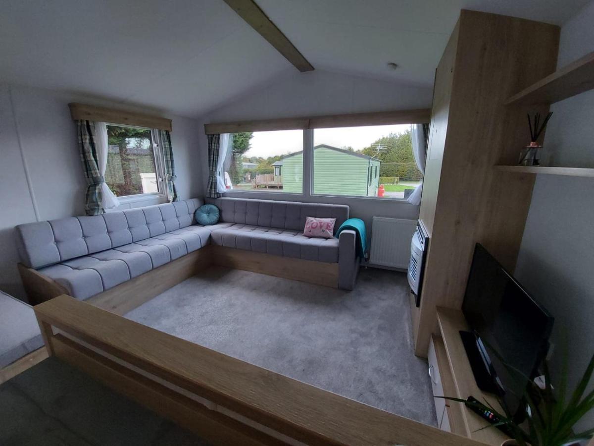 Woofles Luxury Caravan At Knaresborough Lido Dış mekan fotoğraf